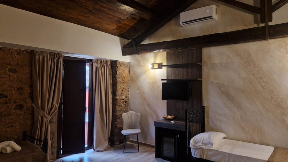 Bathroom, TV and multimedia, towels, air conditioner