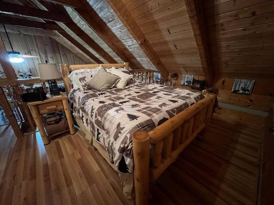 MoonPie Hideaway Chalet in Sevier County