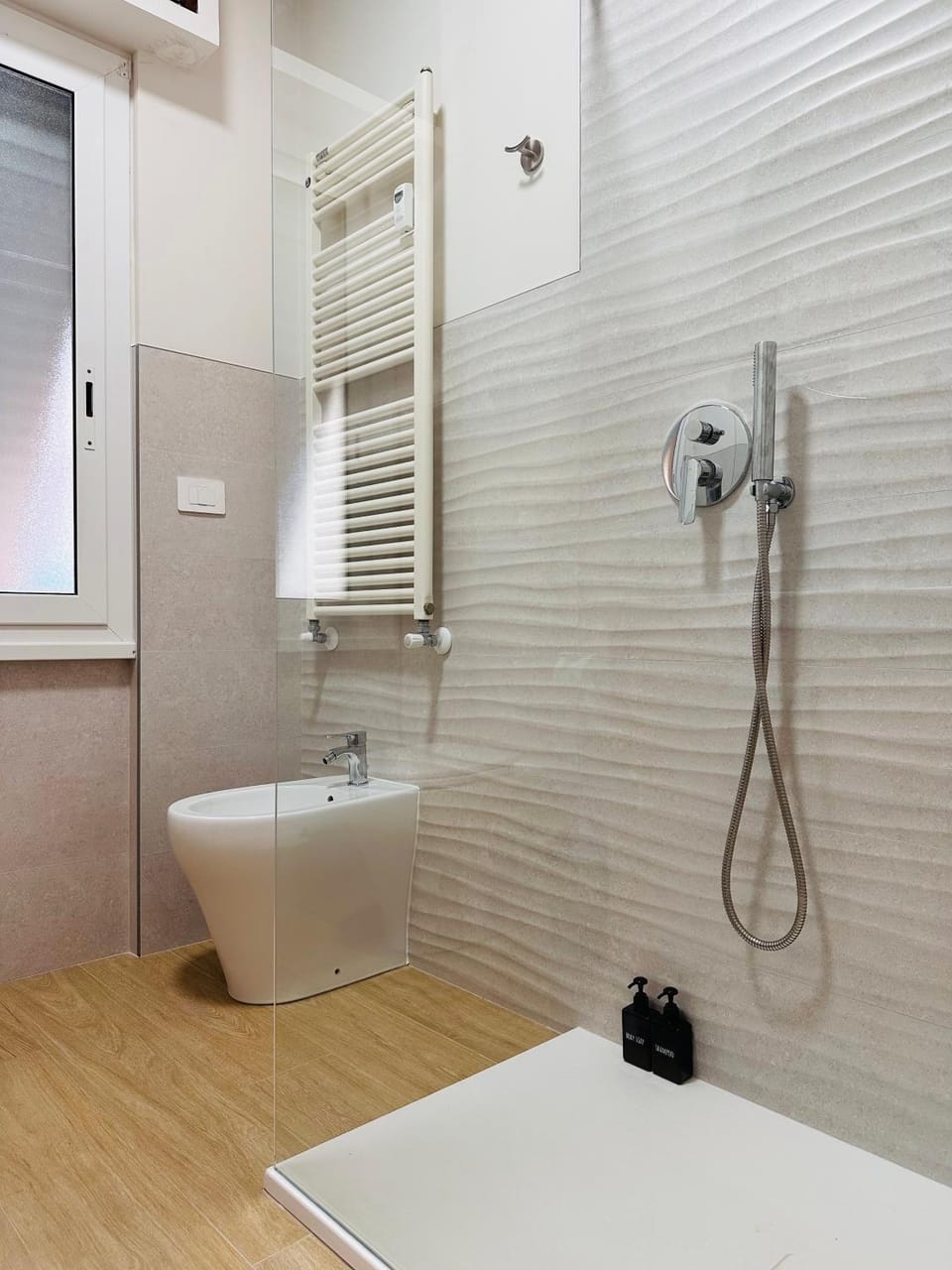 Shower, Toilet