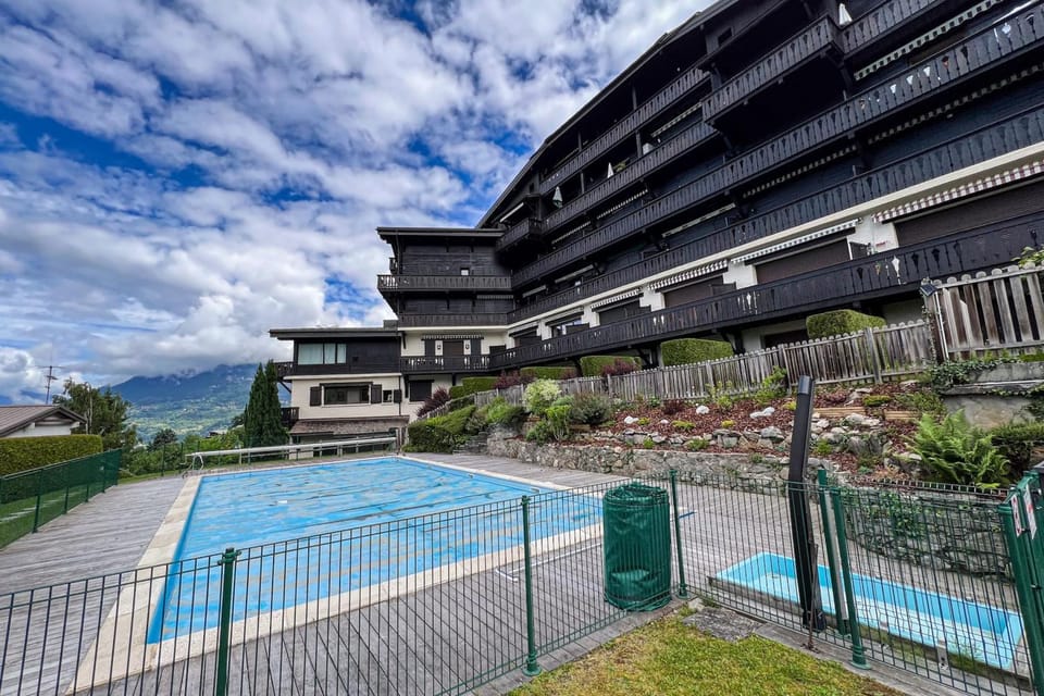 Comfortable studio with pool and view Apartment in Saint-Gervais-Bains