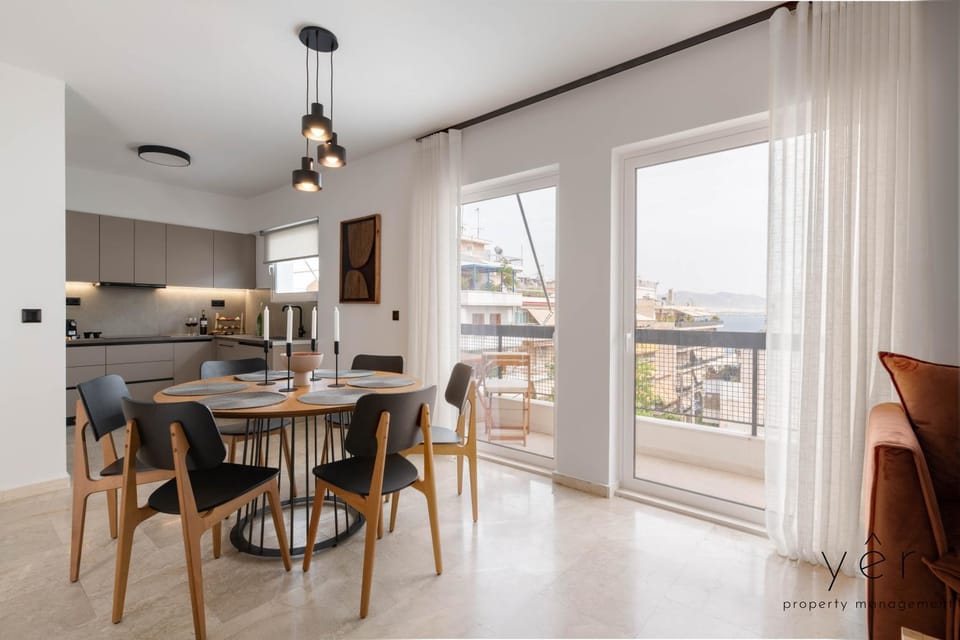 View (from property/room), Balcony/Terrace, Kitchen or kitchenette, Living room, Seating area, Dining area, Sea view, Sea view