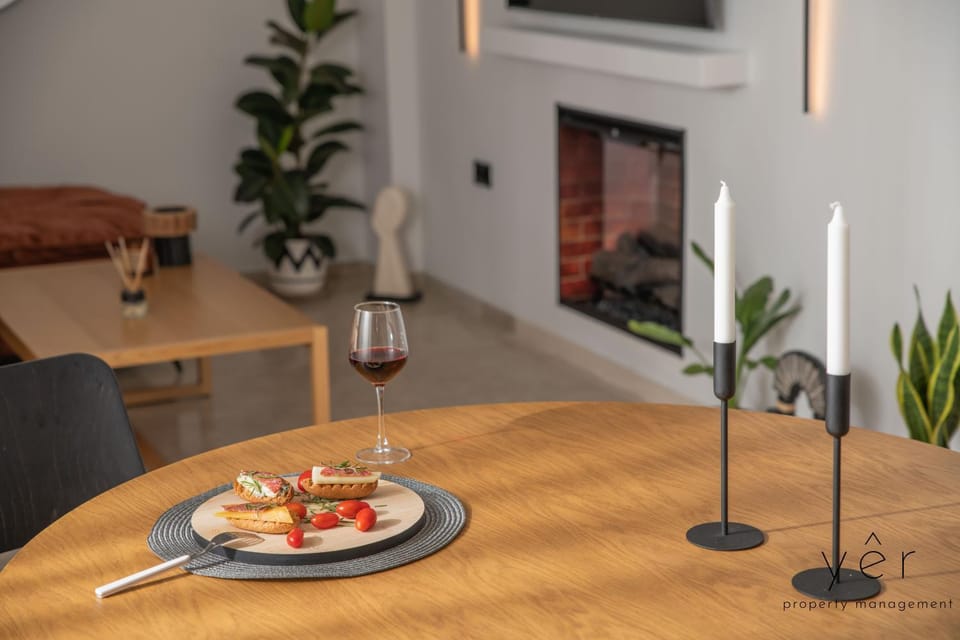 Seating area, Dining area