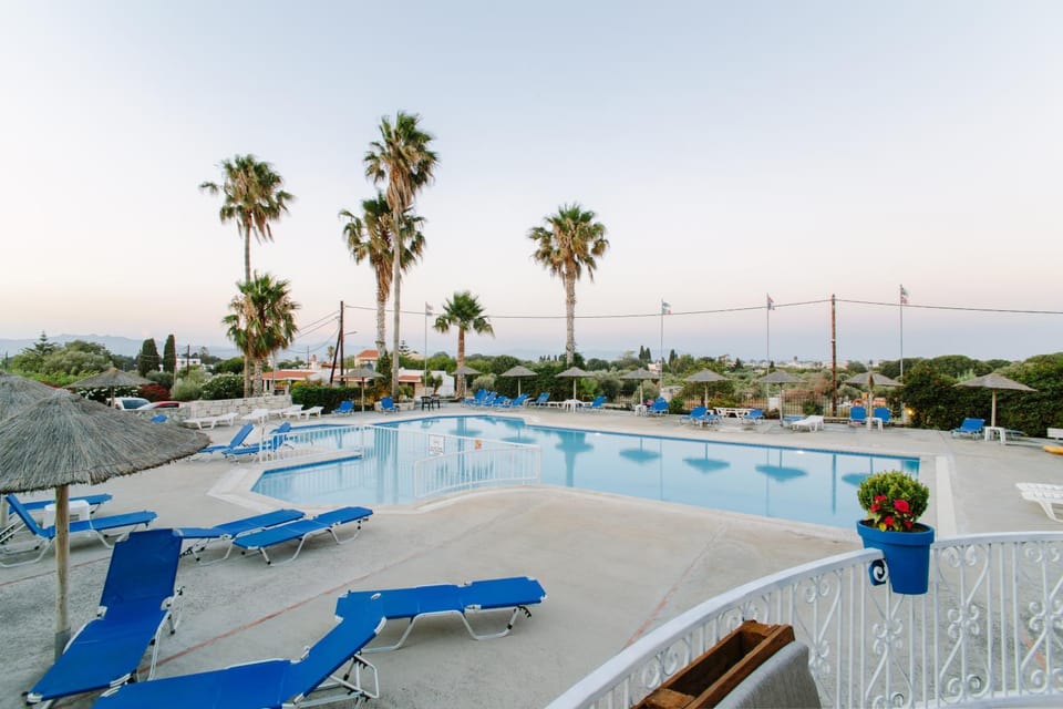 Off site, Day, Swimming pool, sunbed