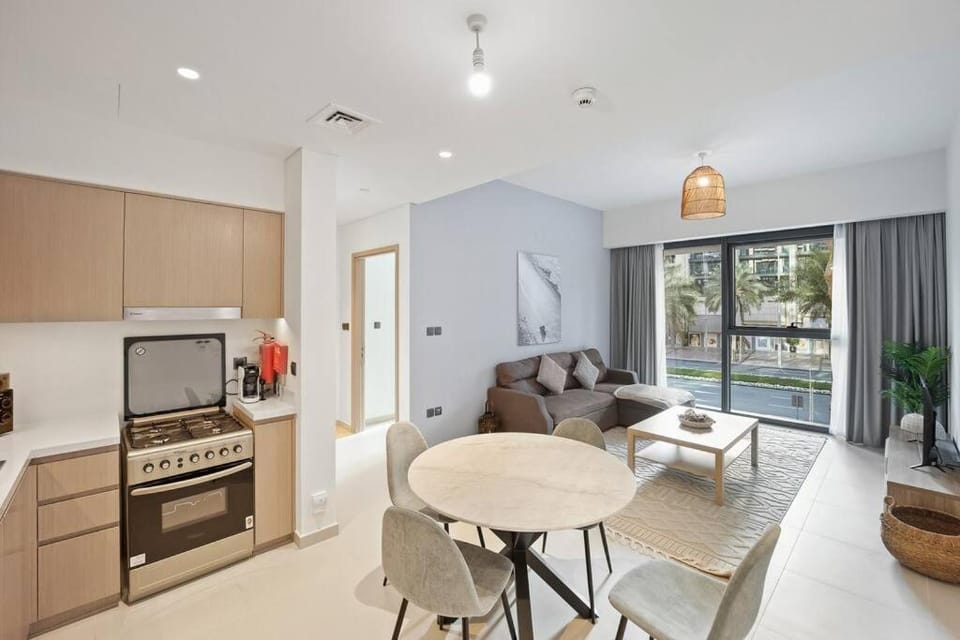 Kitchen or kitchenette, Living room, Seating area, Dining area, oven, stove