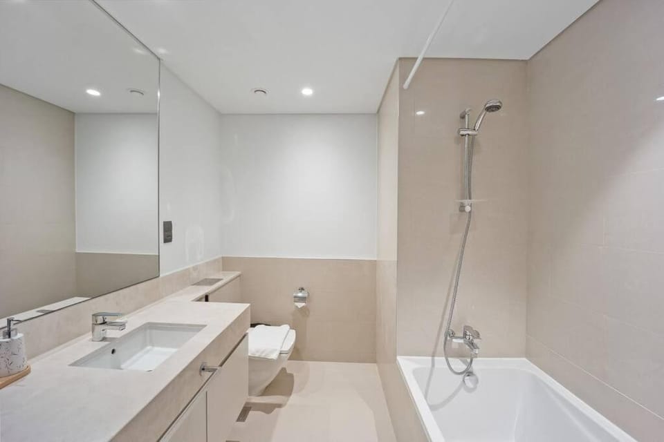 Shower, Toilet, Bathroom, Bath, towels