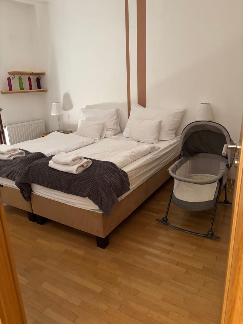 Bedroom, cot