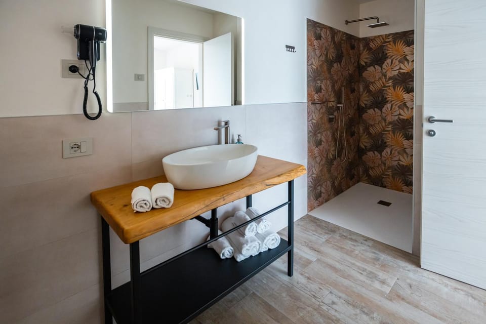 Shower, Bathroom, towels