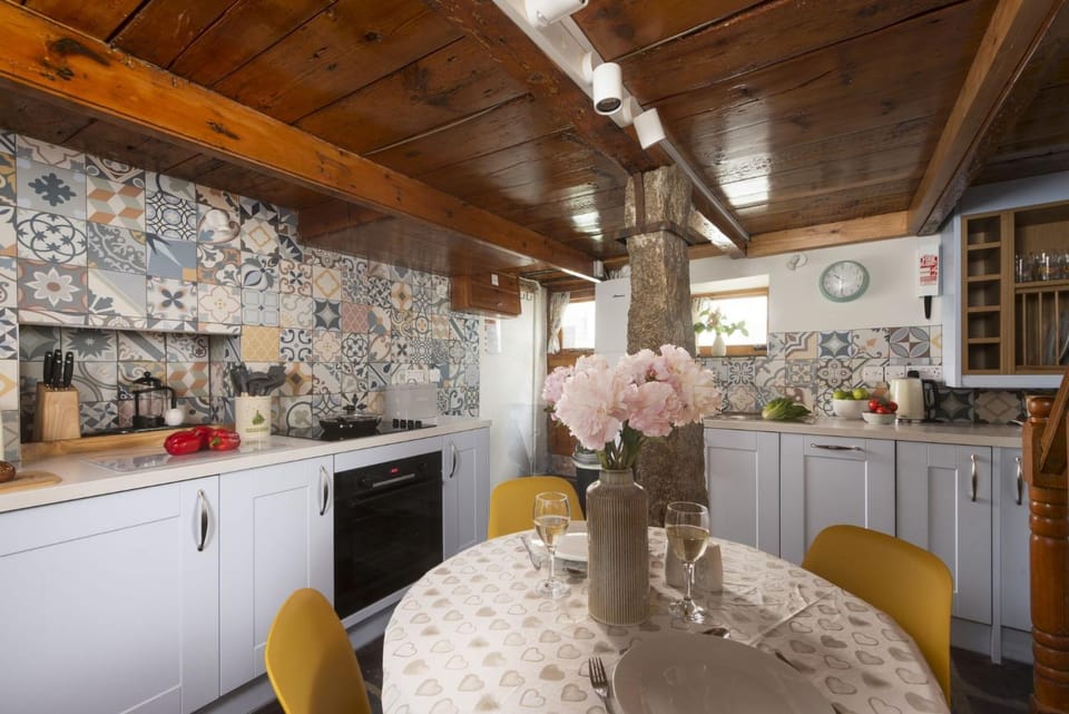 Kitchen or kitchenette, Dining area, dishwasher, oven, pet friendly, stove