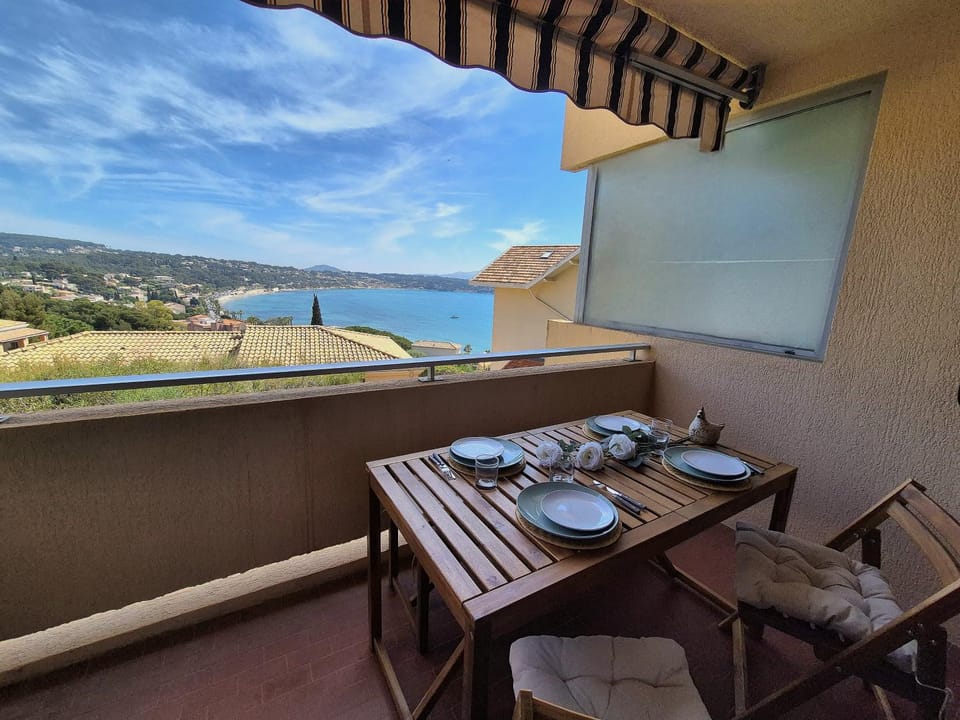 T2 vue mer, proche plage & parking privée Apartment in Sanary-sur-Mer