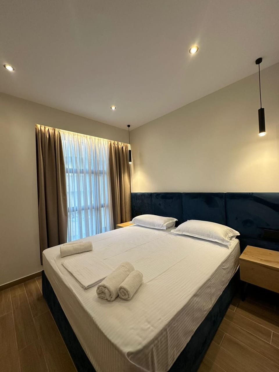 Bedroom, towels