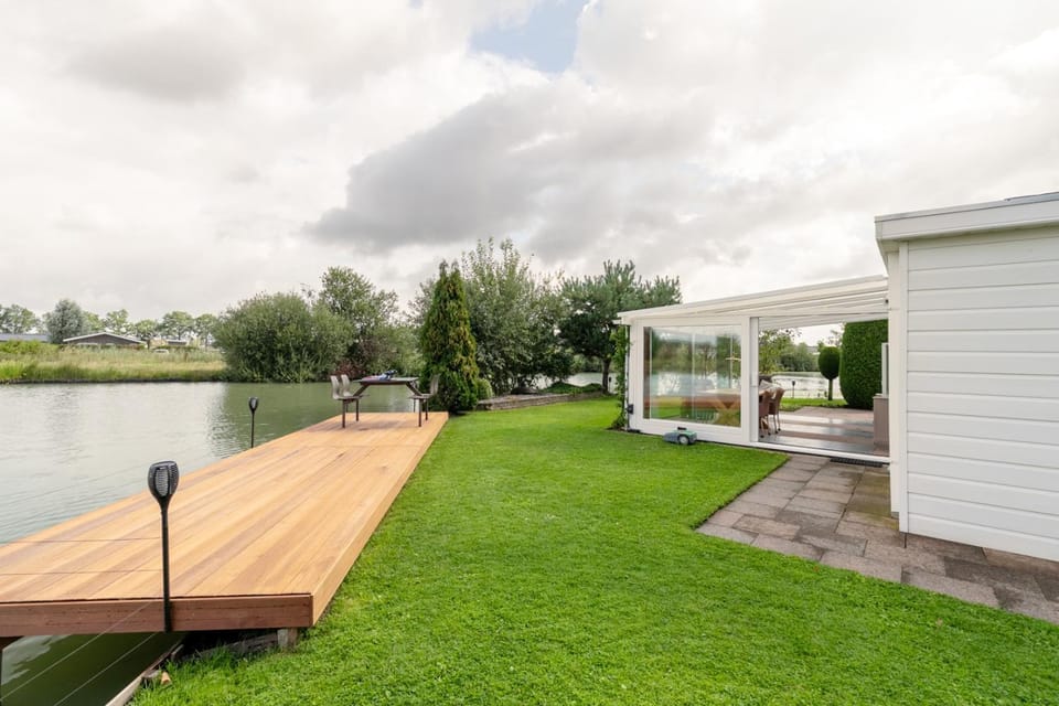 Klein thuis aan het water Chalet in North Brabant (province)
