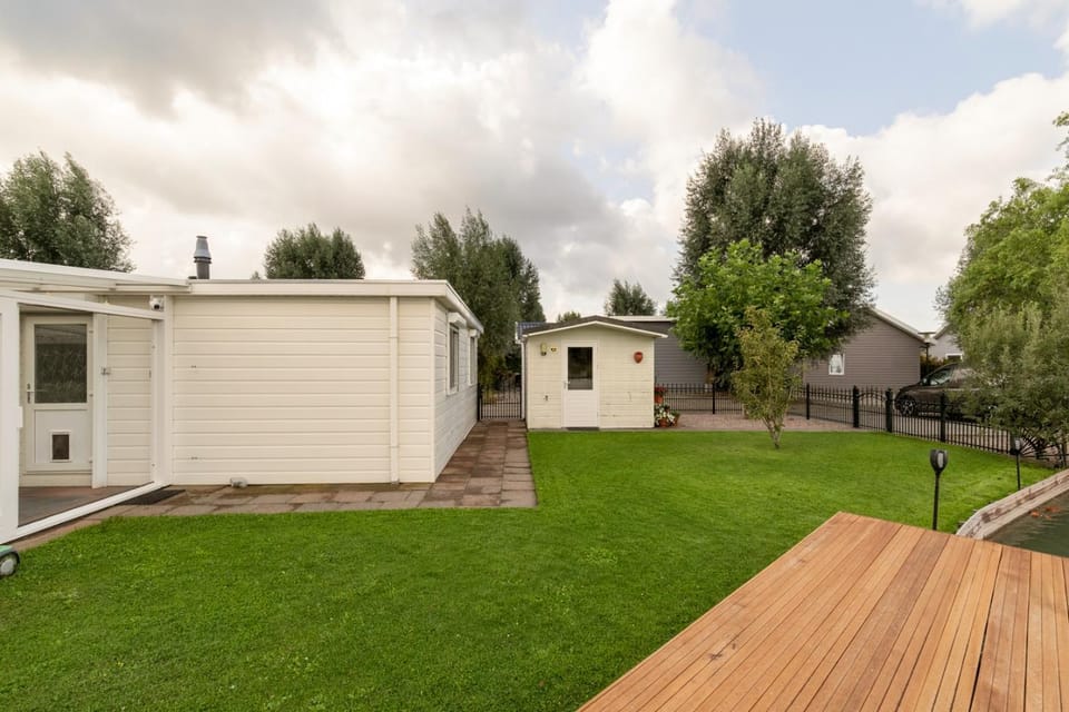 Klein thuis aan het water Chalet in North Brabant (province)