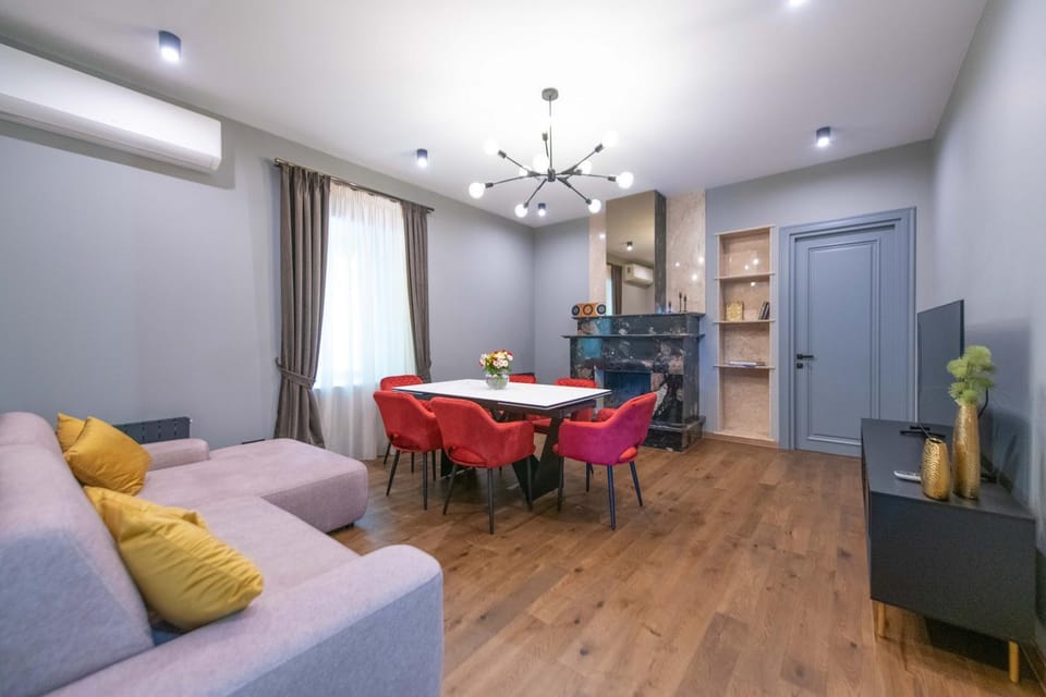 Living room, Seating area, Dining area