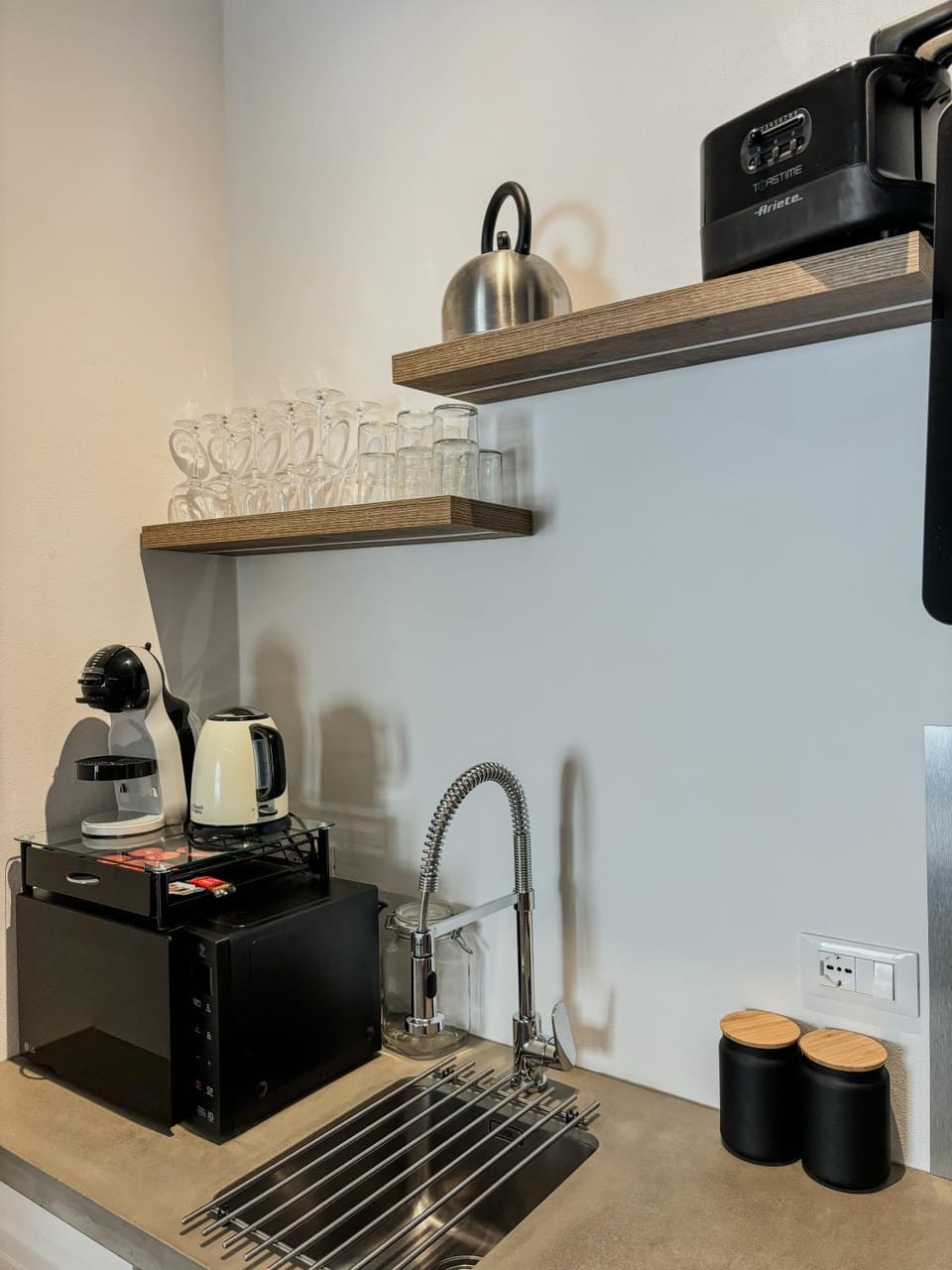 Coffee/tea facilities, pet friendly, stove, toaster