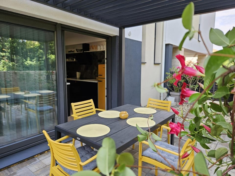 Patio, Garden, Balcony/Terrace, Balcony/Terrace