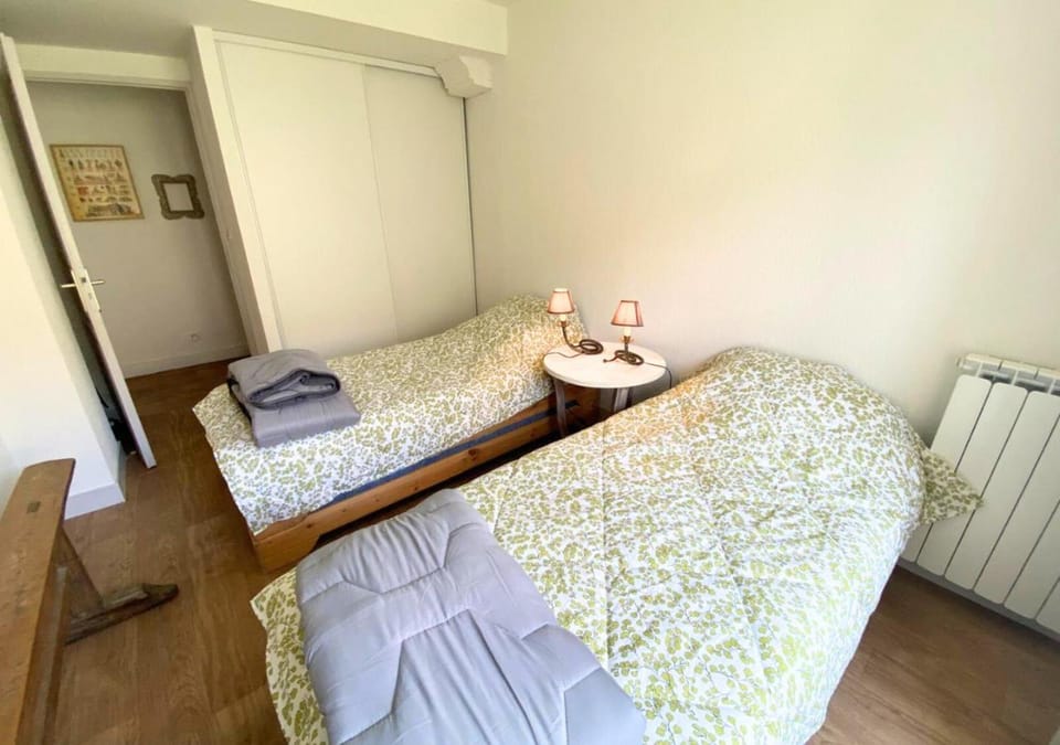 Bed, Photo of the whole room, Bedroom, towels, wardrobe