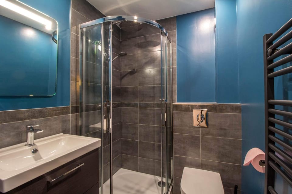 Shower, Toilet, Bathroom