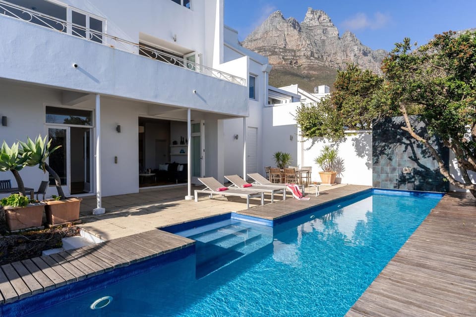 Delightful large villa in Camps Bay with pool - Picasso Villa in Camps Bay