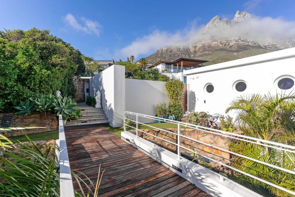 Delightful large villa in Camps Bay with pool - Picasso Villa in Camps Bay