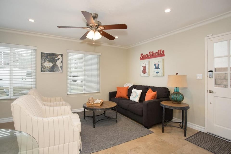1 Bedroom House in Balboa Peninsula