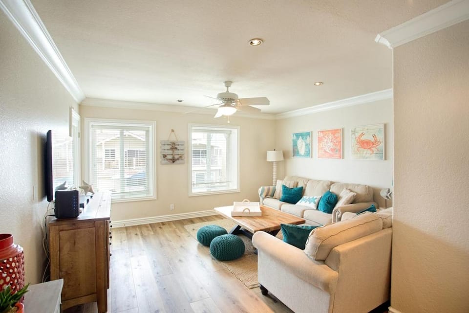 Lower West Newport House in Balboa Peninsula