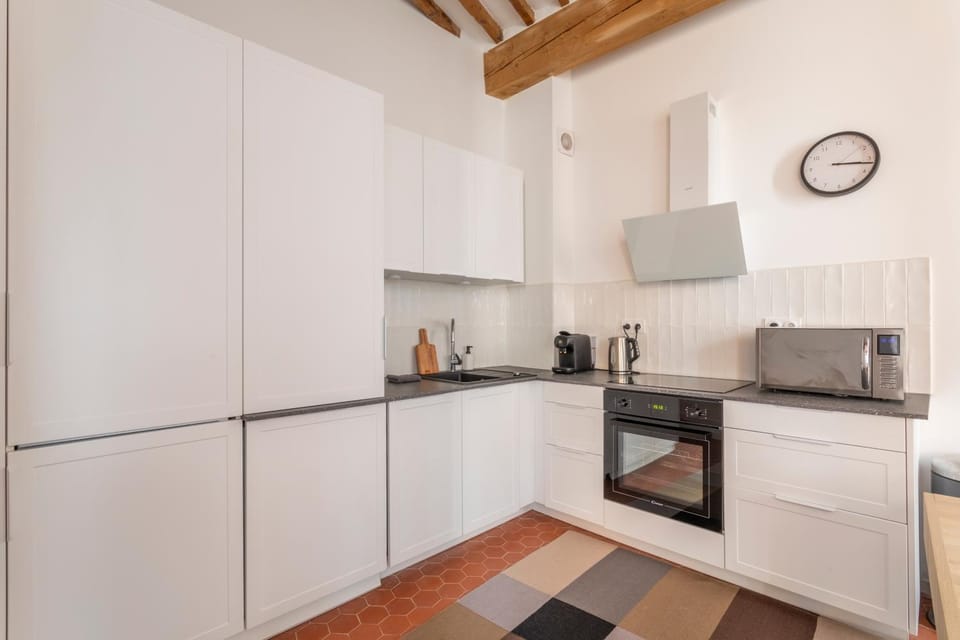 Coffee/tea facilities, Kitchen or kitchenette, oven, stove, toaster