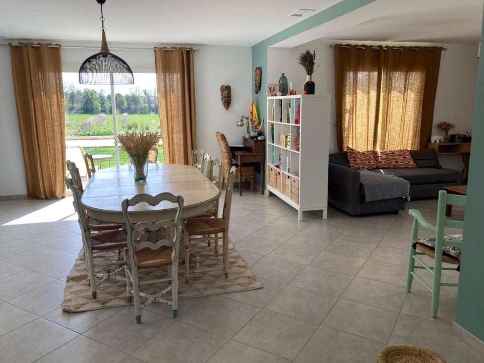 Library, Living room, Seating area