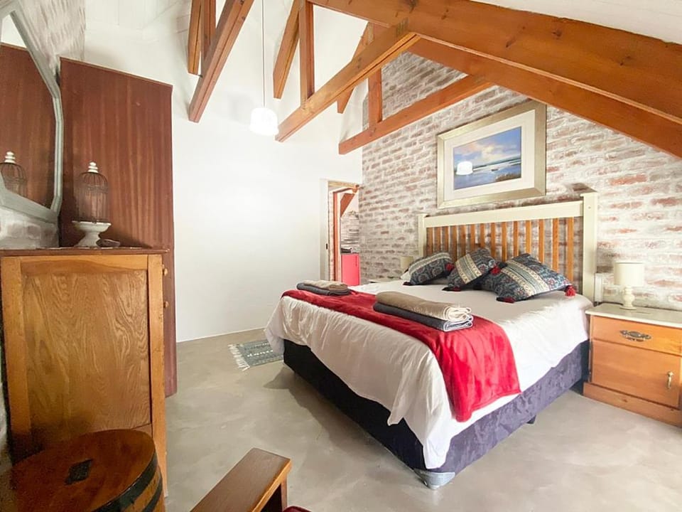 Bed, Bedroom, towels, wardrobe