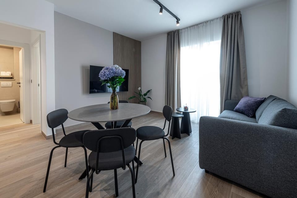 Living room, Dining area