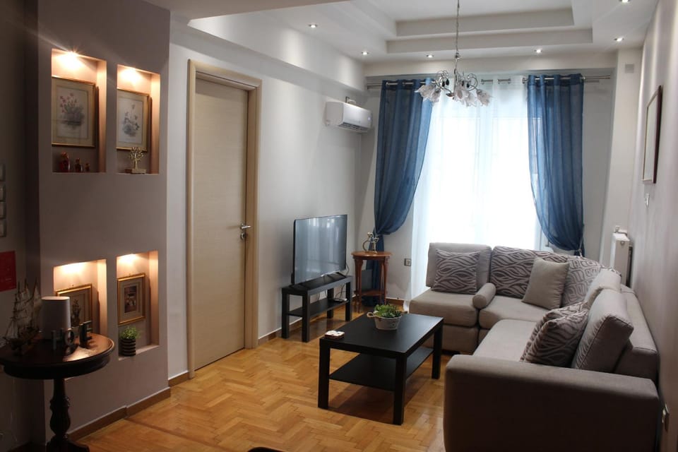 Communal lounge/ TV room, TV and multimedia, Living room, Seating area