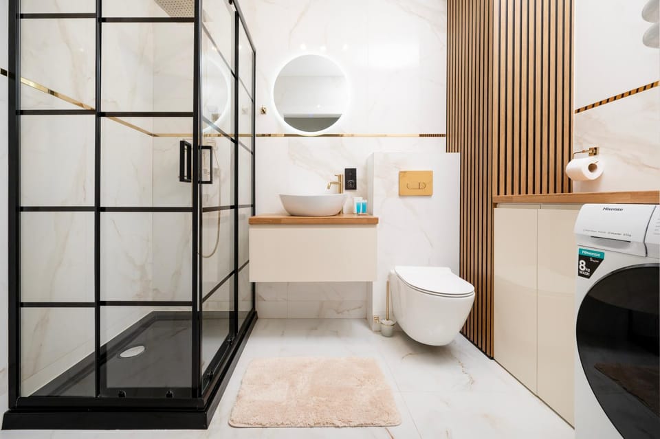 Shower, Toilet, Bathroom, towels