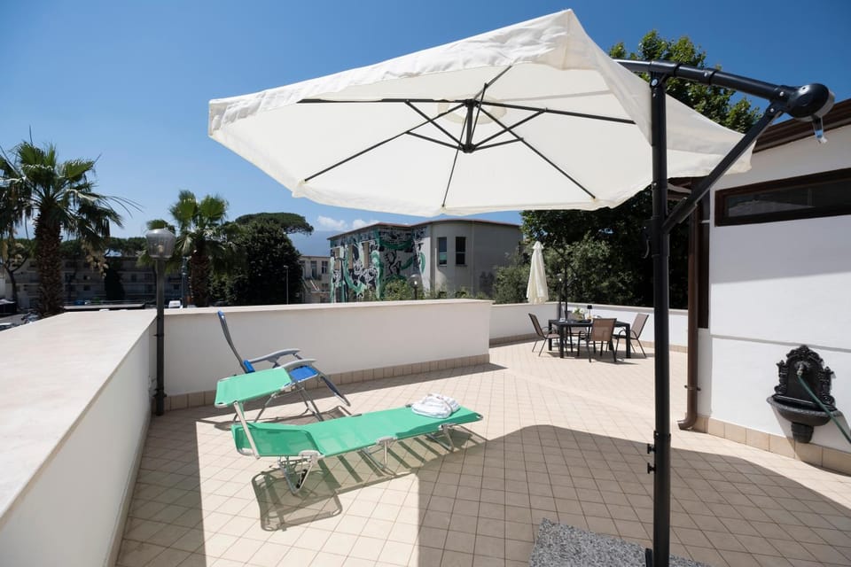 View (from property/room), Balcony/Terrace, sunbed
