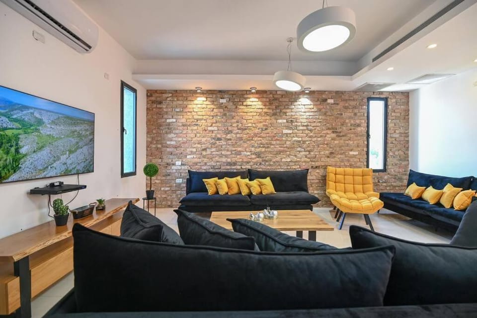 Communal lounge/ TV room, TV and multimedia, Seating area