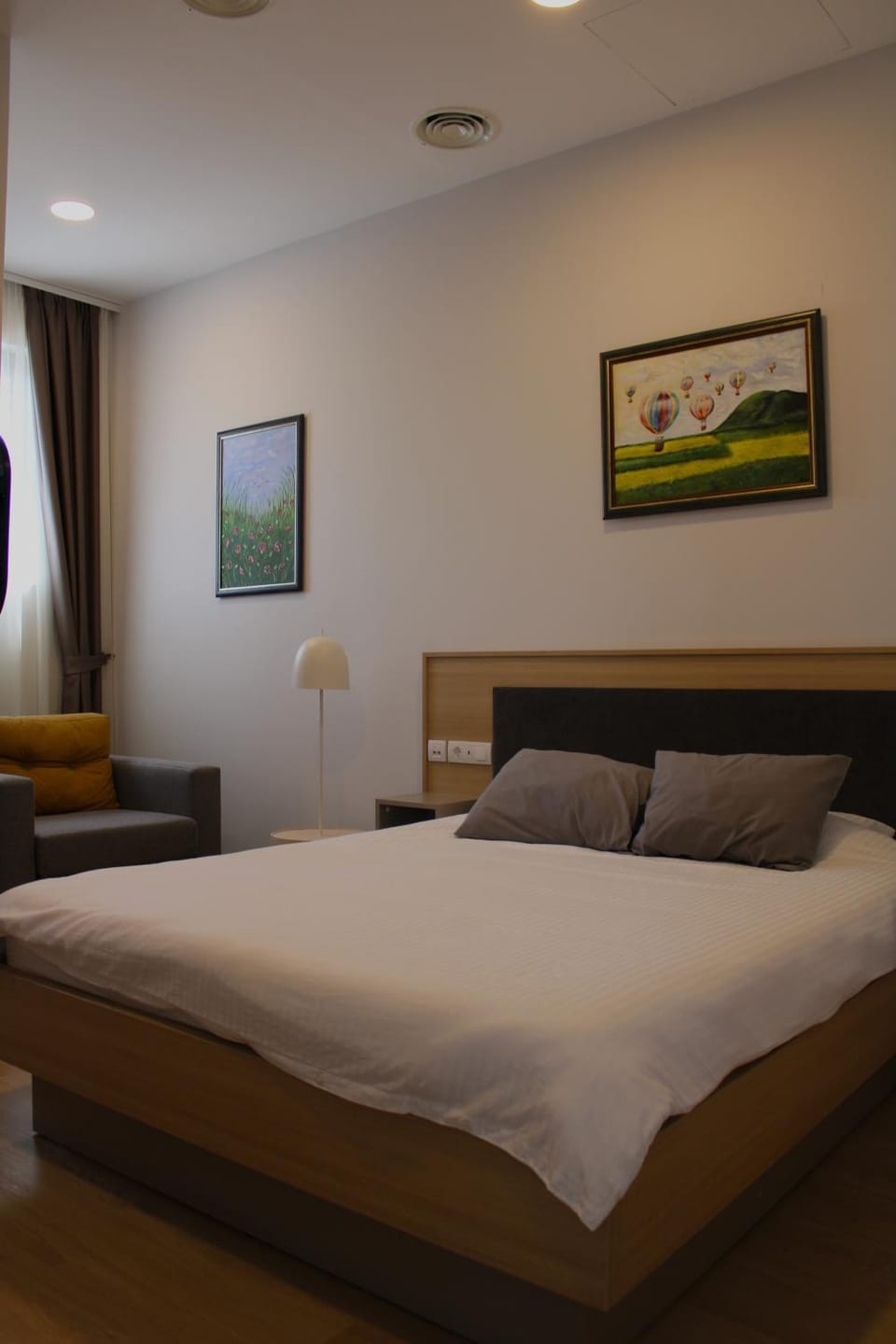 Photo of the whole room