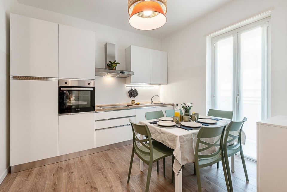 Kitchen or kitchenette, Dining area, dishwasher, oven, stove
