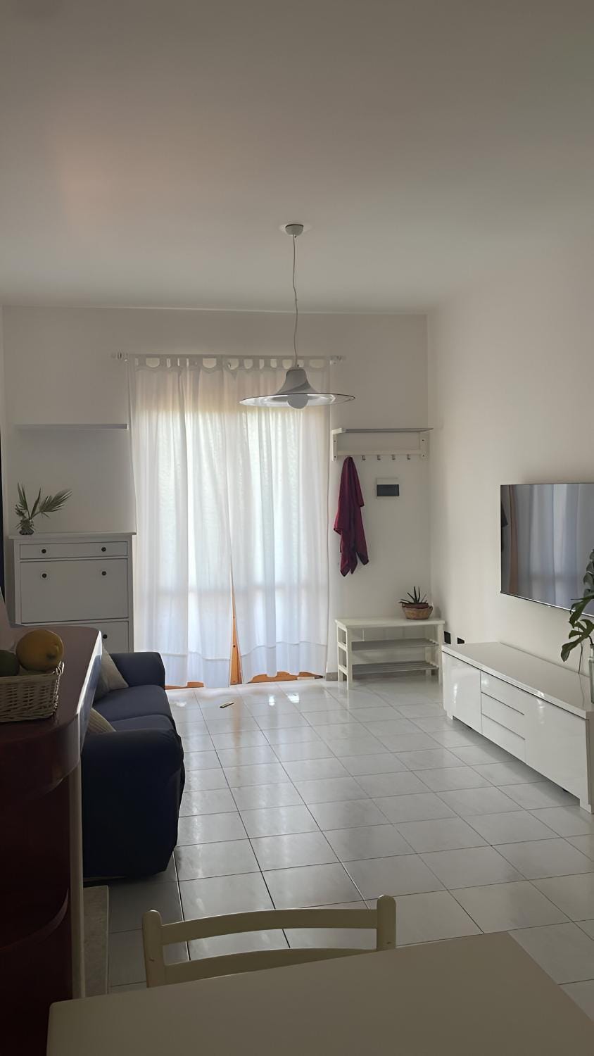 Spring, Day, TV and multimedia, Living room, Seating area