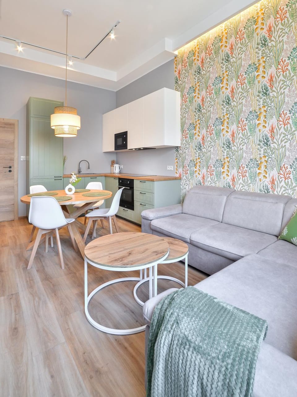 Kitchen or kitchenette, Living room, Seating area, Dining area