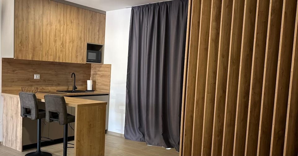 Kitchen or kitchenette, Dining area, minibar