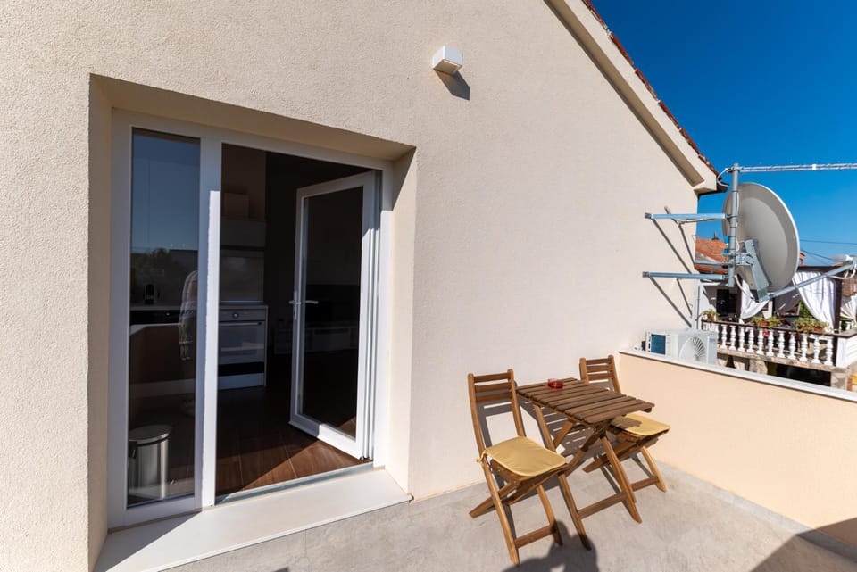 Basic Old House Apartment in Zadar County