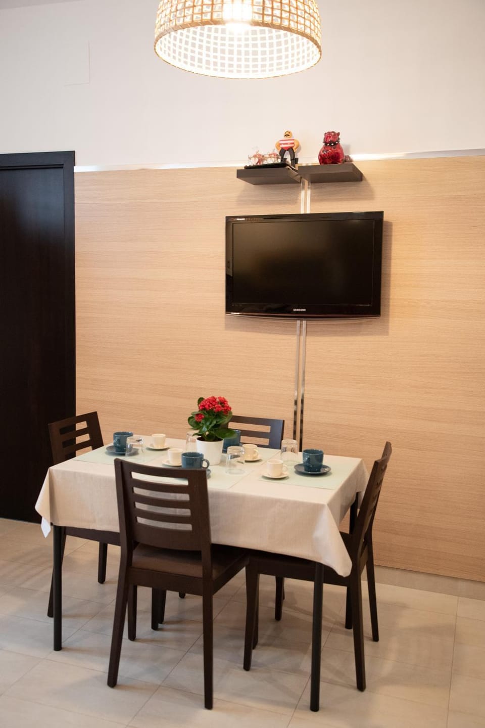 TV and multimedia, Dining area