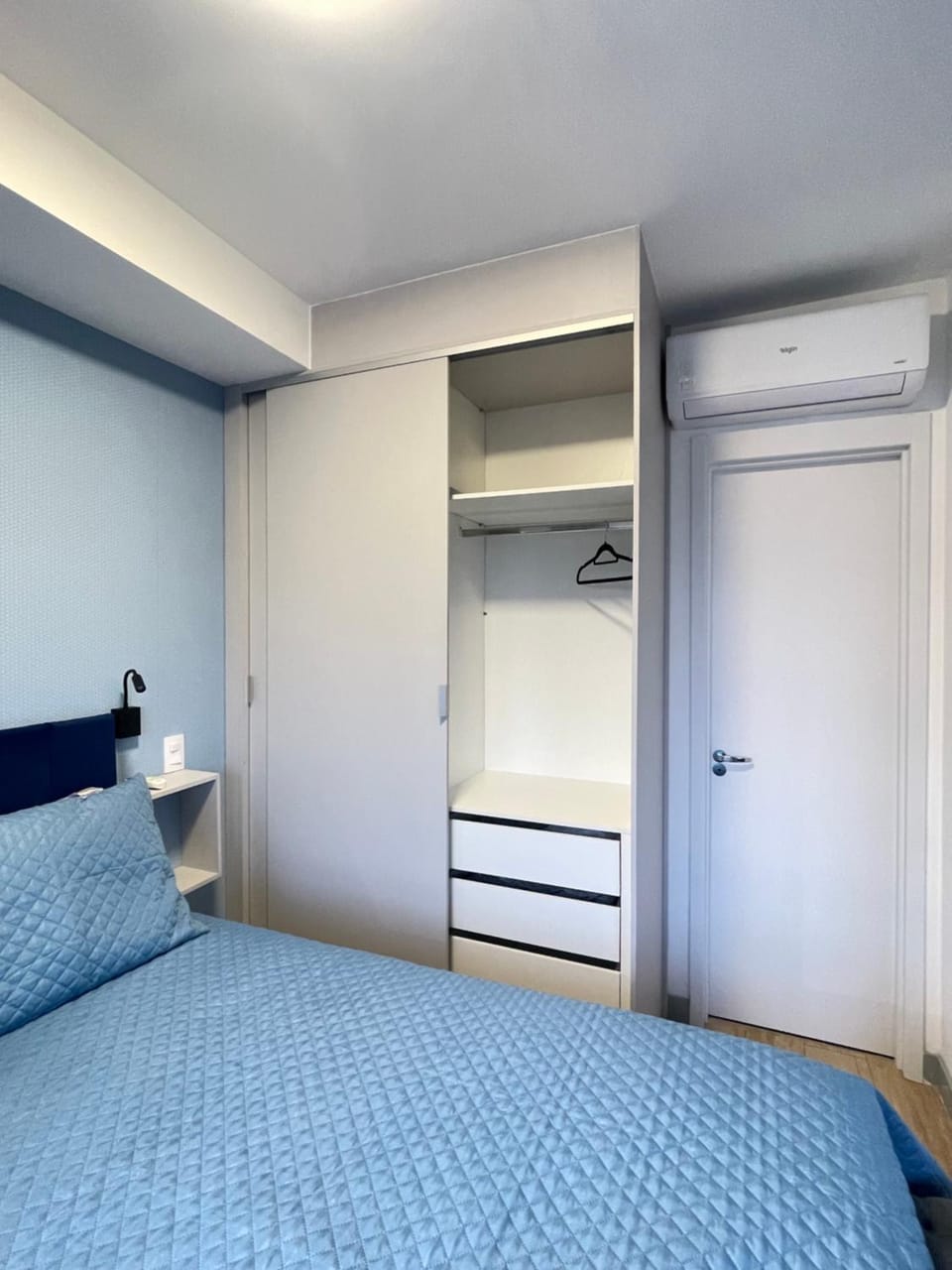 Photo of the whole room, wardrobe