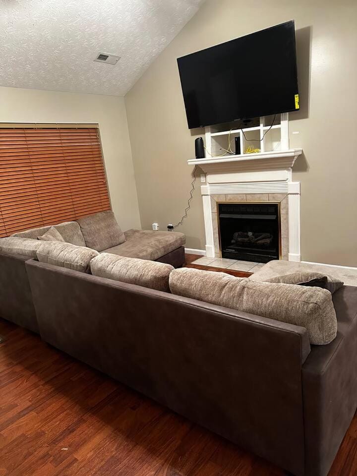 Riverside Escape King Suite, and Queen Suite. House in Sevierville