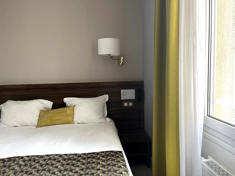 Bed, Photo of the whole room, Bedroom, internet