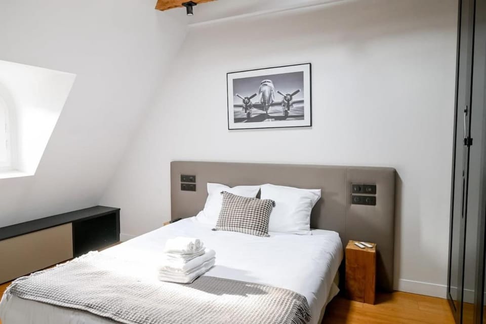 Elegant Home 2BDR 6P Near Champs Elysées Apartment in Paris