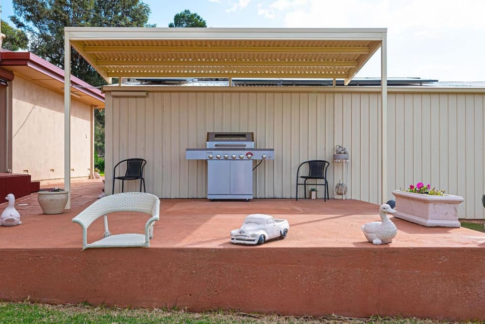 Patio, BBQ facilities