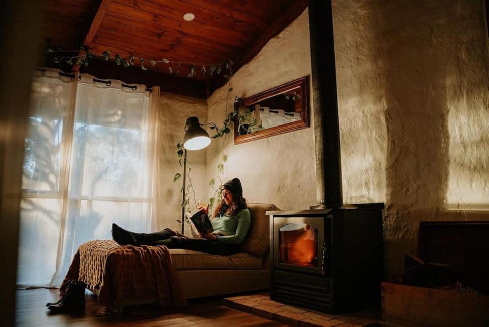 Healesville Mud Brick Hideaway House in Badger Creek