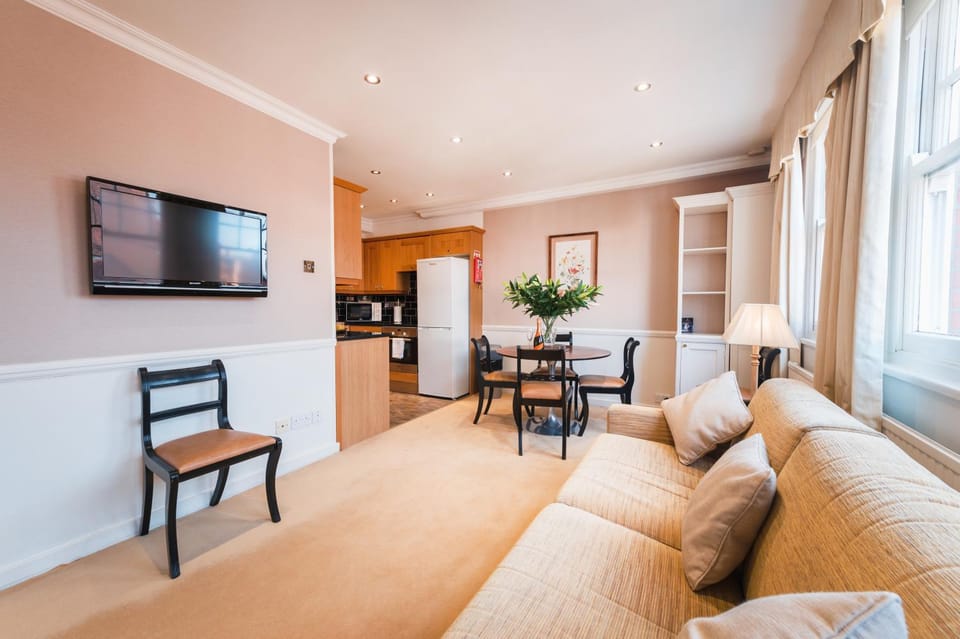 Living room, Photo of the whole room, Seating area