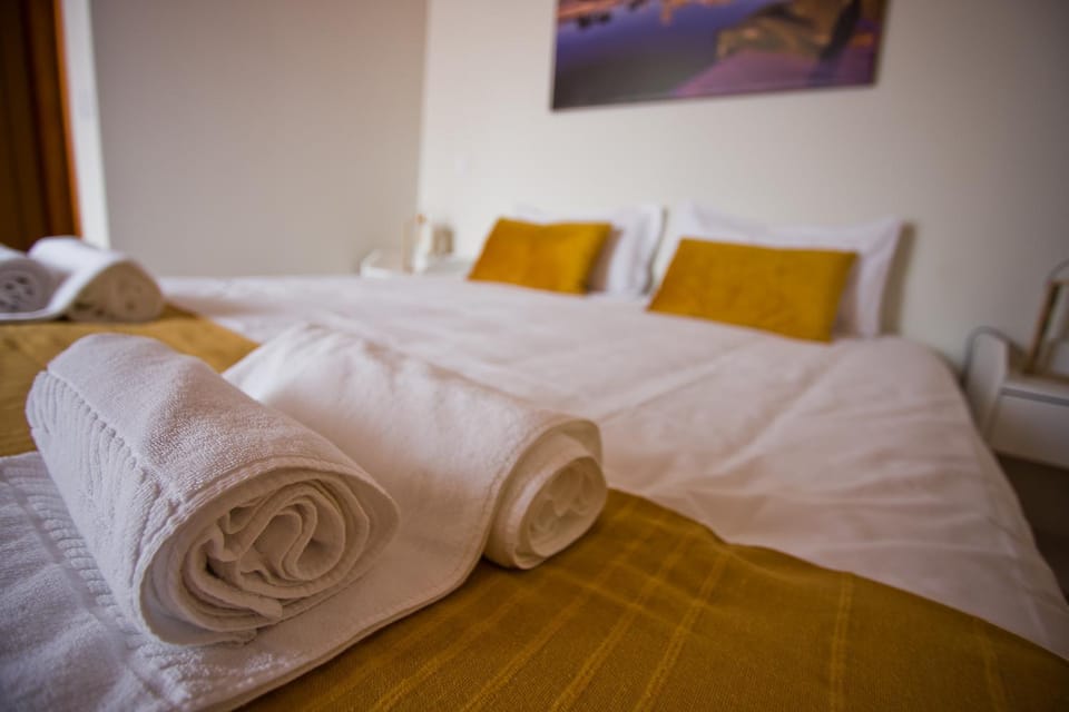 Bed, Photo of the whole room, Bedroom, towels