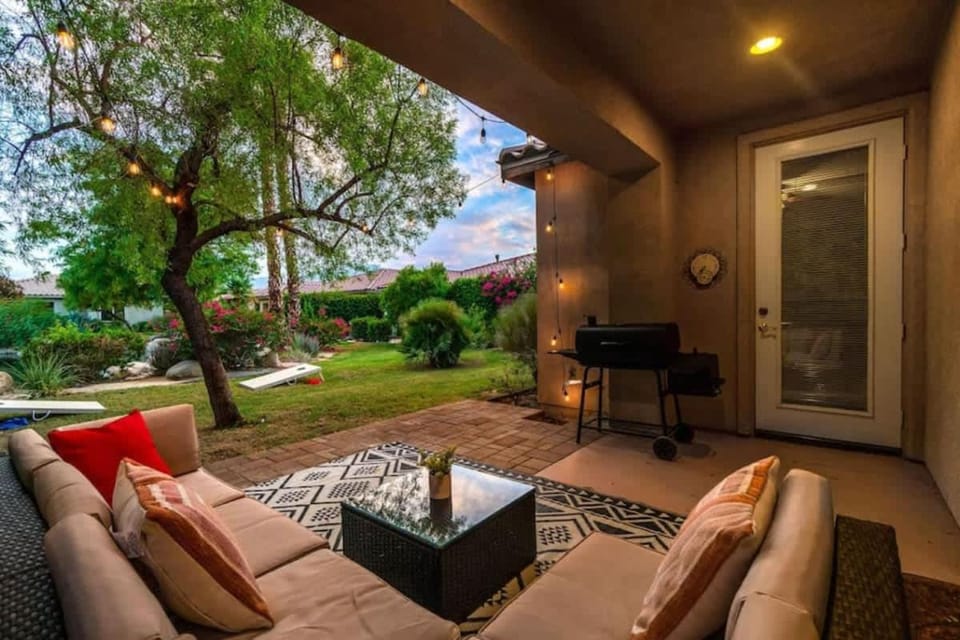 Desert retreat Short Walk to Coachella House in La Quinta