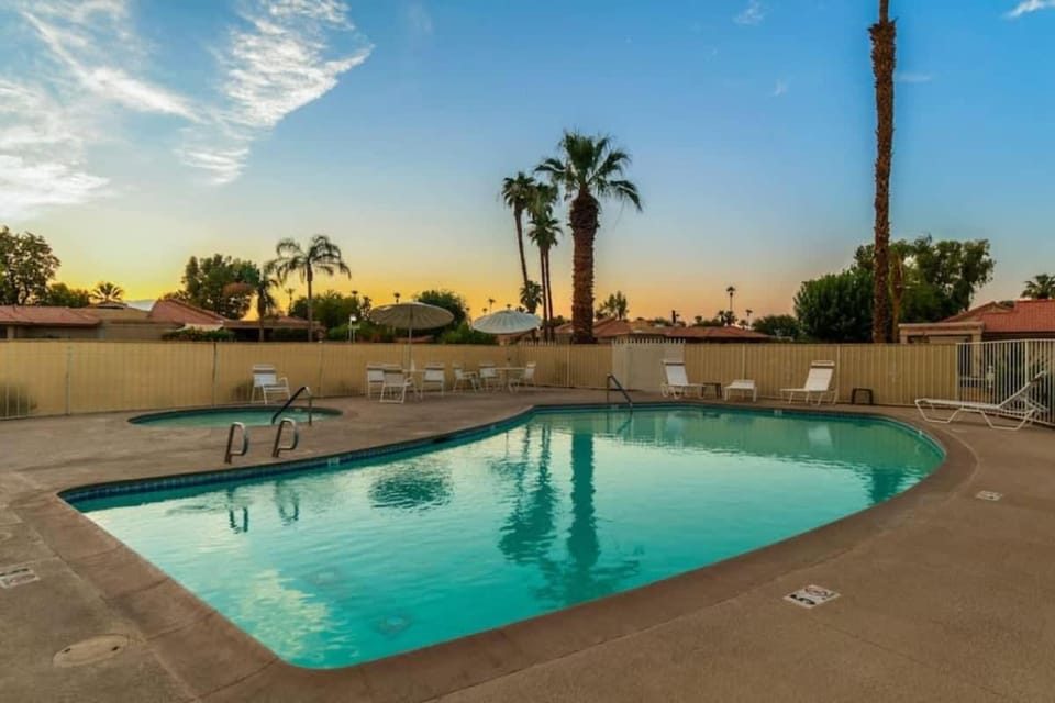Desert retreat Short Walk to Coachella House in La Quinta